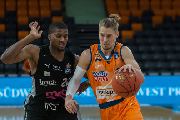 杨瀚森4分 杨瀚森4分